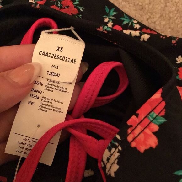 NWT CUPSHE Black and Red Floral One piece - Picture 7 of 8